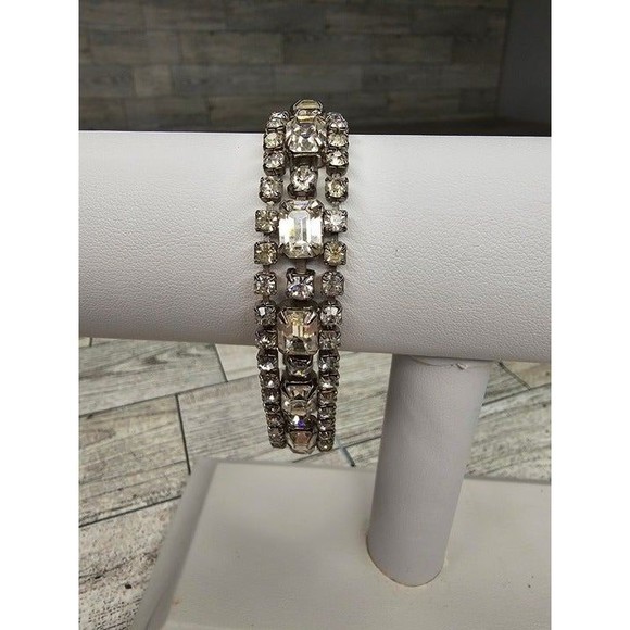 1950's-1960's Vintage Rhinestone Statement Bracelet 7"L - Picture 1 of 8